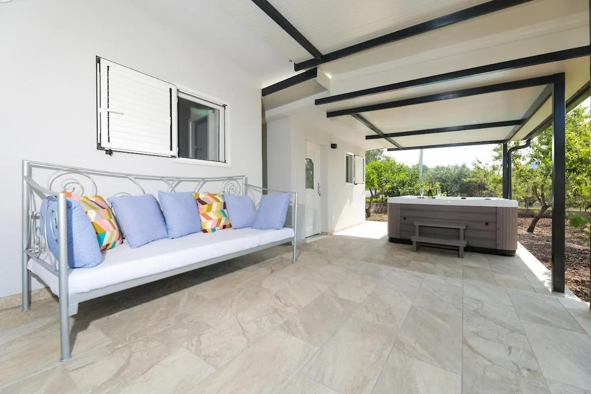 Seaside Retreat Holiday home Kastela